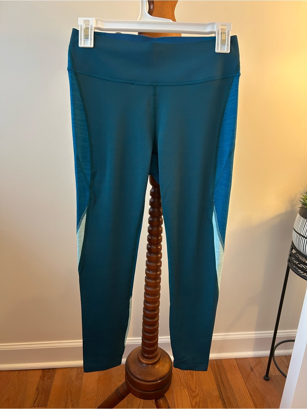 Outdoor Voices Women’s Teal Leggings Size M EUC
